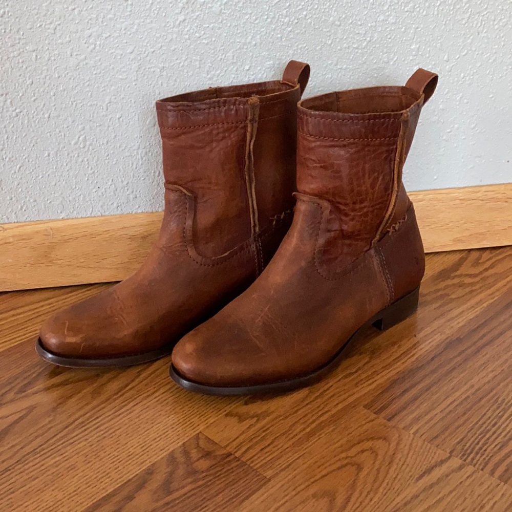 Frye Cara Short Ankle Boots 7 1/2B Cognac